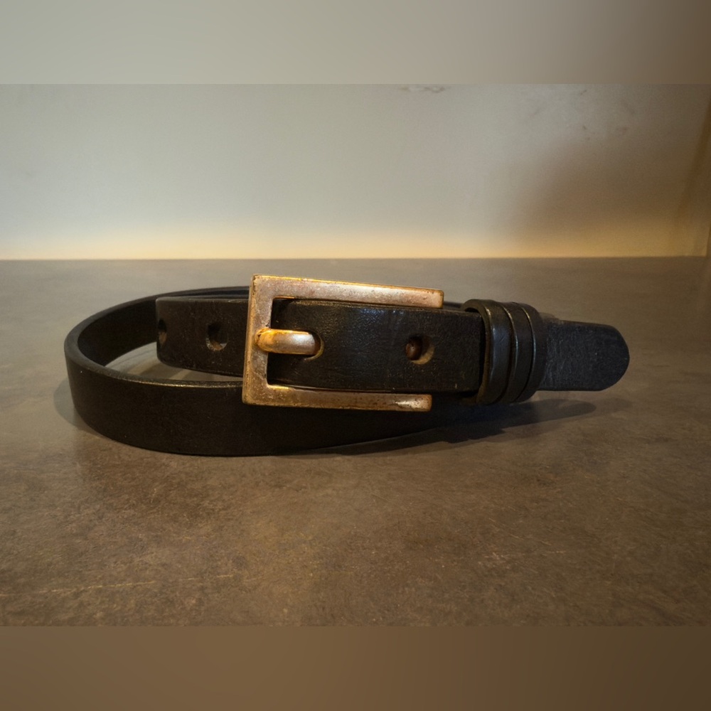The Limited ‘90s  Black Leather Belt | Minimalist Silver Buckle | M(32)